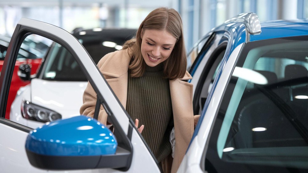 Este rent a car o opțiune bună pentru turiștii străini care vizitează Clujul?